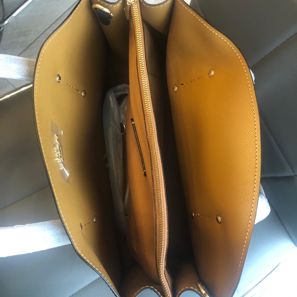 Coach HandBag - Picture 4 of 10